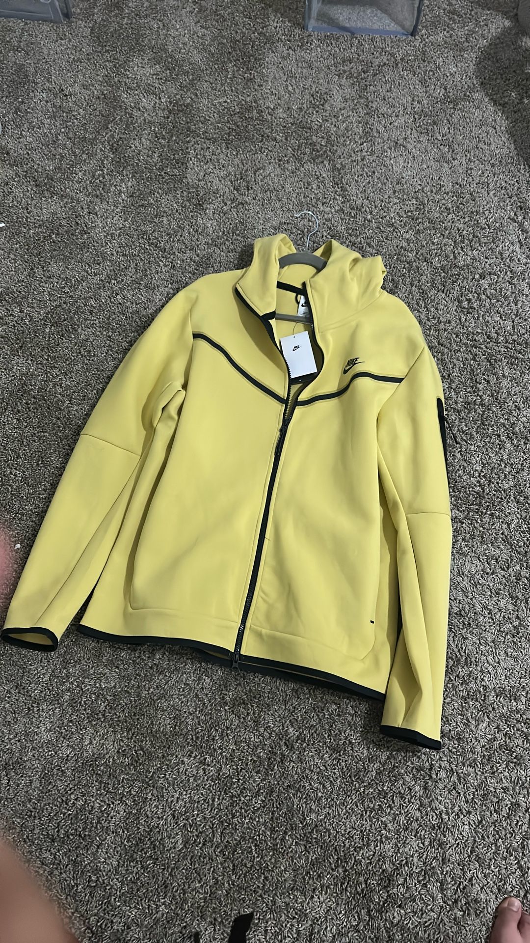 Brand New Nike Tech Large Men 