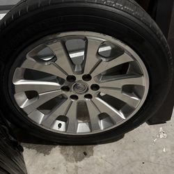 2015 Cadillac Escalade Original Tires!!!!!! 