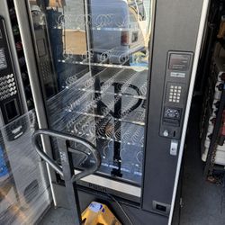 Super clean AP SNACK MACHINE