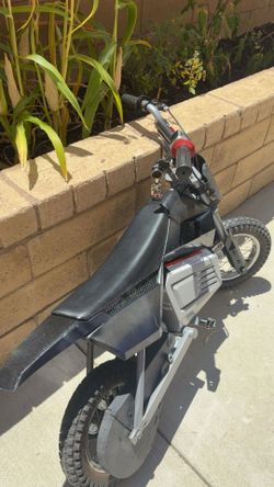 Razor Mx350 Mini Moto **NEED GONE** WILLING TO CONSIDER LOWBALLS