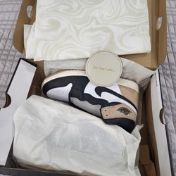 Wmns Jordan 1 Retro High OG 'Latte'
  New Never Worn