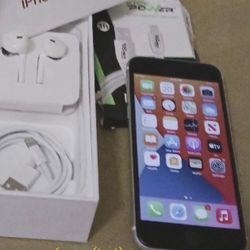 iPhone SE 2020 Great Condition (2nd-GEN) & FREE EarPods 