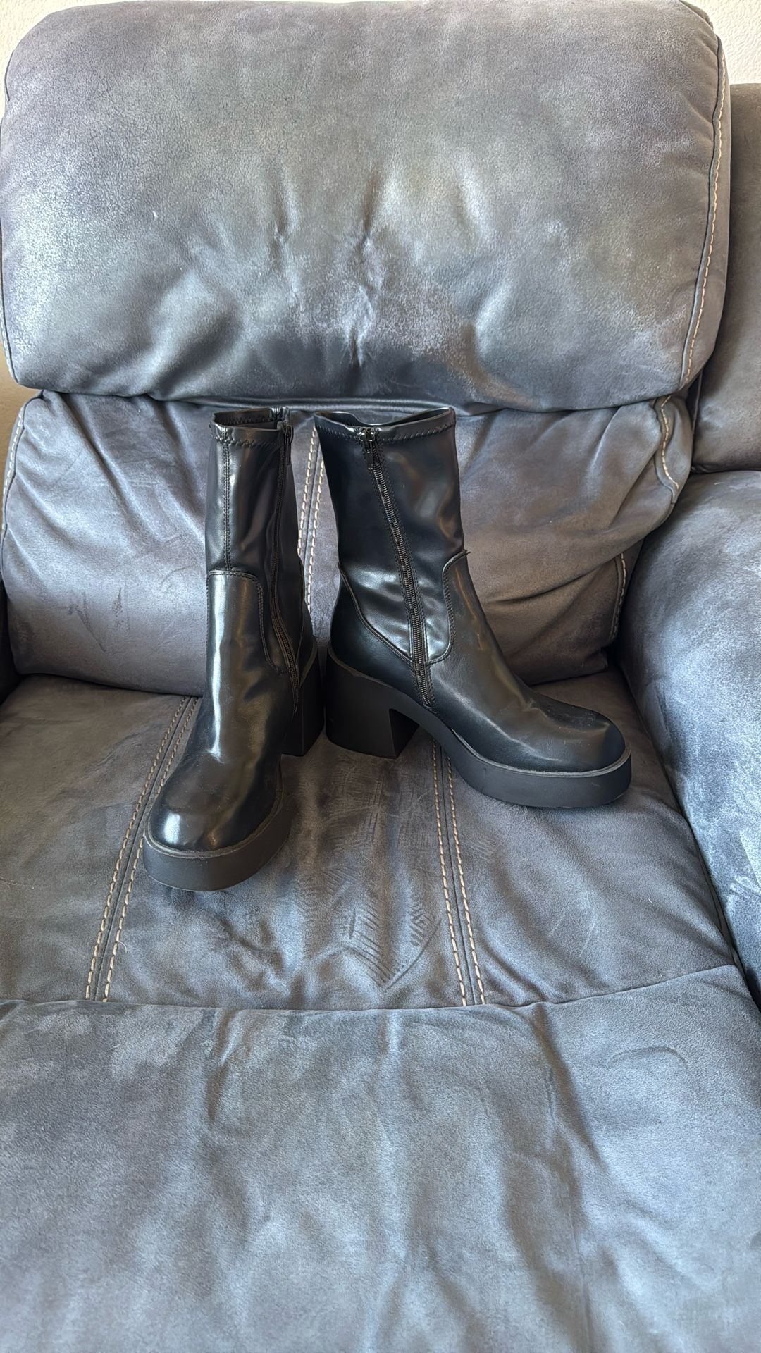 Madden Girl Black Zip Up Women’s Heel Boots Shoes Size 9 Worn Once