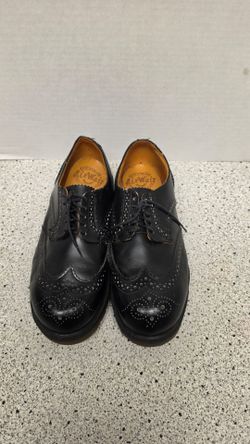 Vtg Y2K Dr. Martens  Black Wingtip Brogue Oxford Leather Shoes Men's 8 women's 9

Black color 

Made in England 

3242

size:
UK 7
US WOMEN'S 9
US MEN