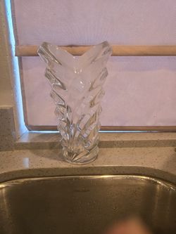 Wyndham Mikasa 9in Crystal Vase