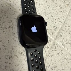 Apple Watch Series 8 - 44m 