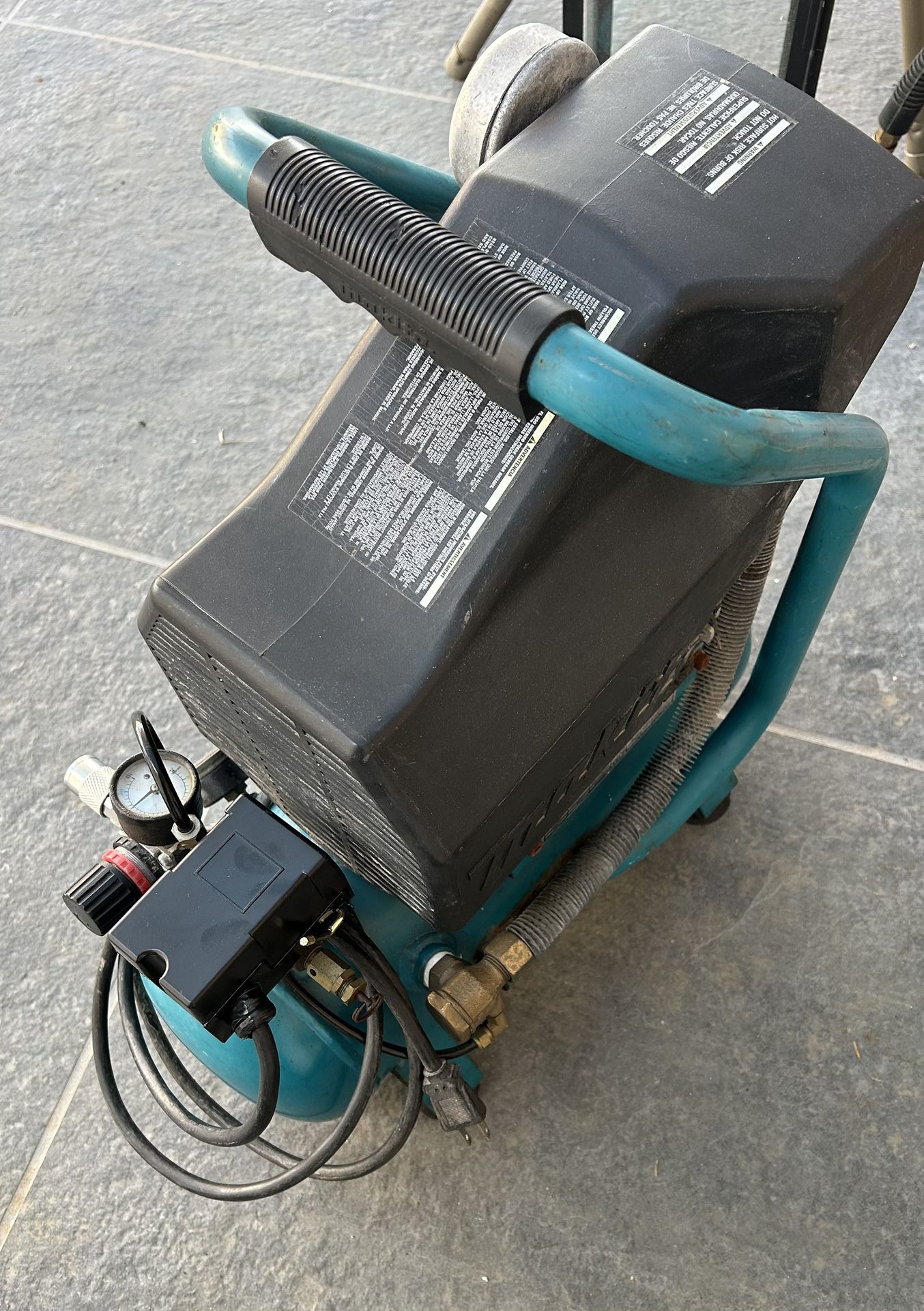 Makita Mak700 Compressor No Hose
