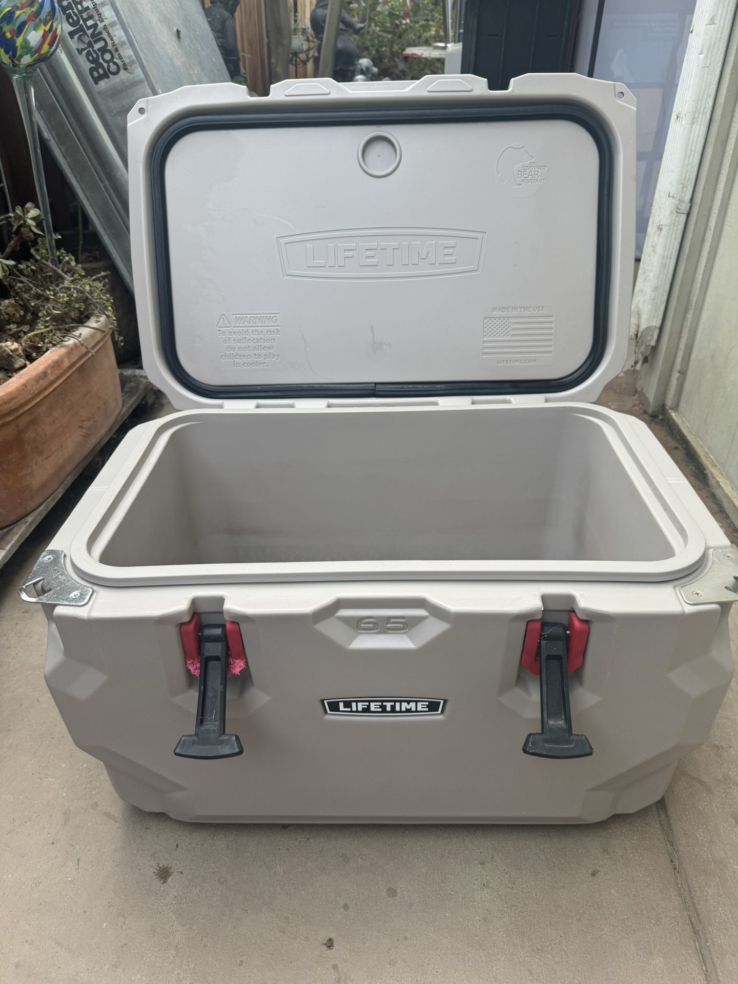 Very Well Built Ice Chest👍
