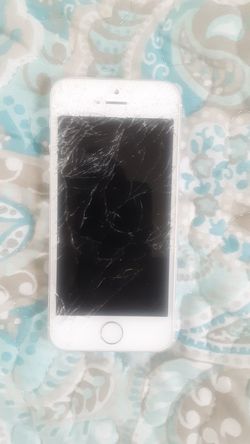 iPhone 5 works but screen cracked