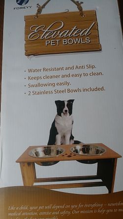 Elevated pet bowls
