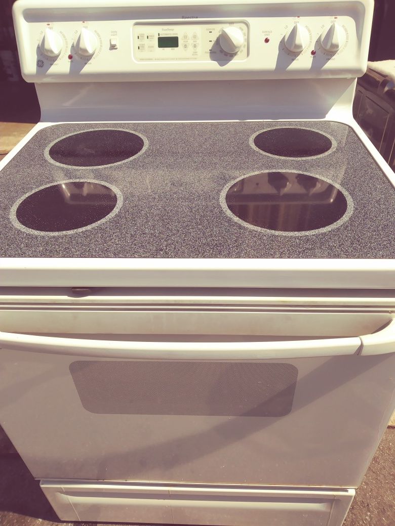 Ge white stove