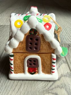 NEW-Vintage Porcelain Gingerbread House Scented Candle