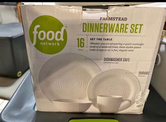 Food network farmstead plate set- service for 8(2 sets-16 piece in each set