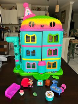 Gabby Dollhouse 26”x20”