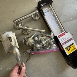 Doorknobs, Bathroom Tissue Holder, Towels Hangers 