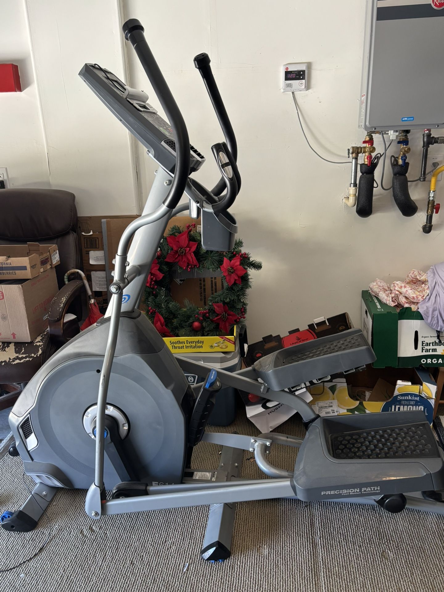 Nautilus Elliptical Machine E614