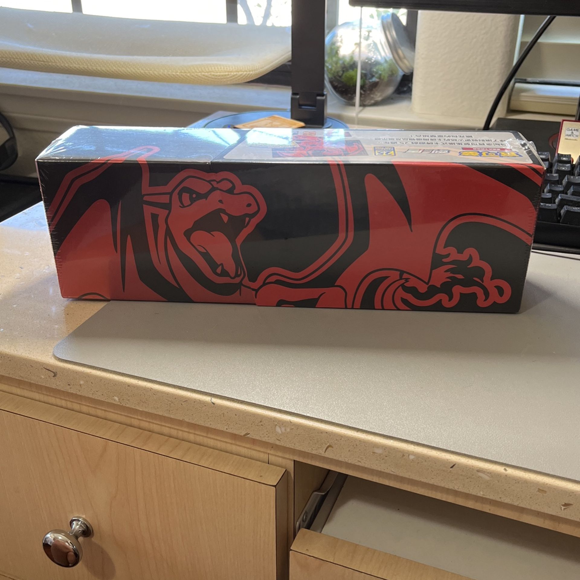 Charizard Celebrations 25th Anniversary Box (Chinese Pokemon)