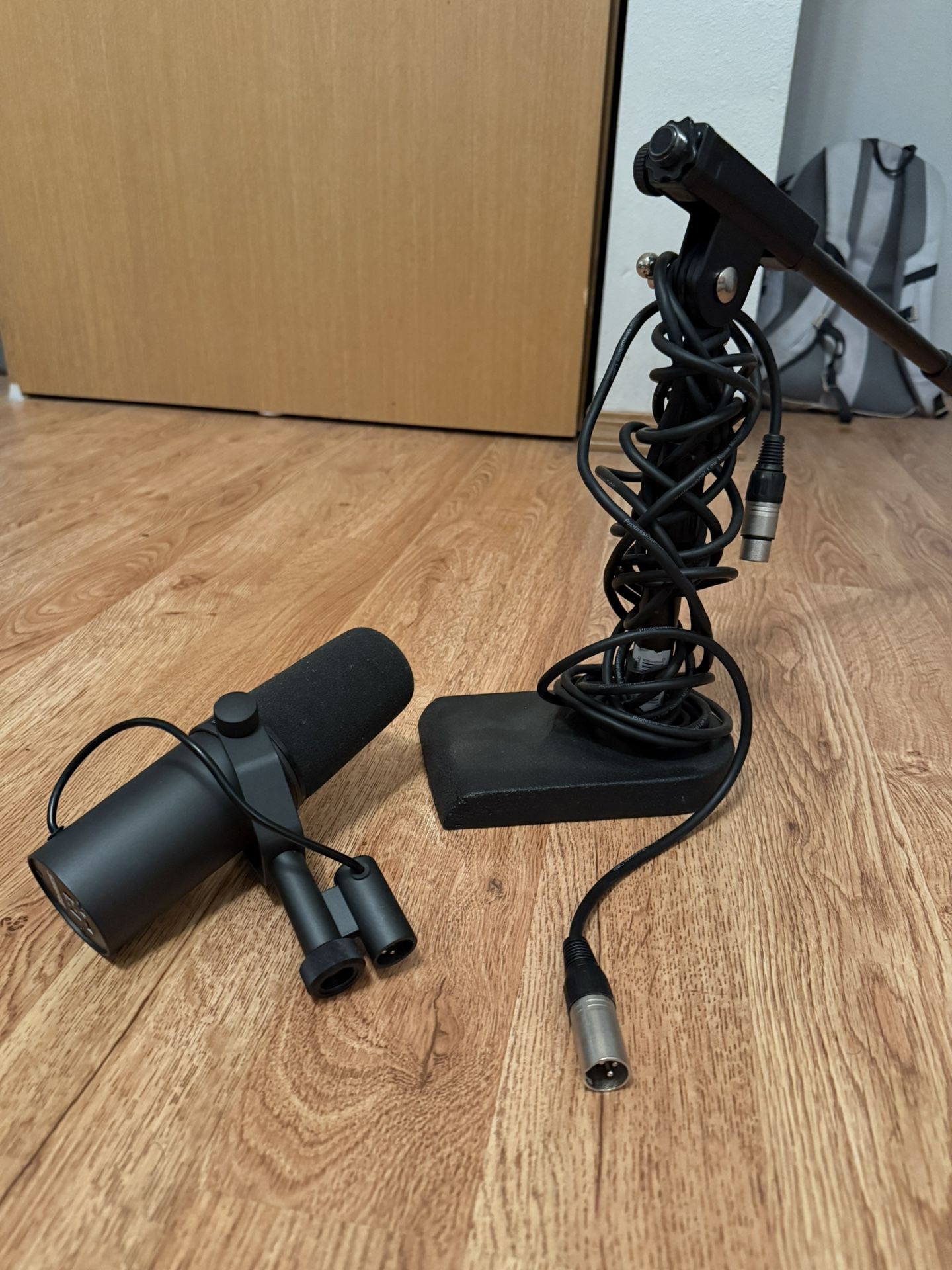 Shure SM7B Microphone (With Desk Stand And Cable)