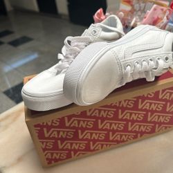 authentic Brand New Size 13 c Universal Vans All White