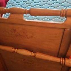🥰🥰 Designed  Sleigh Twin Bed♡ Very Sturdy... 