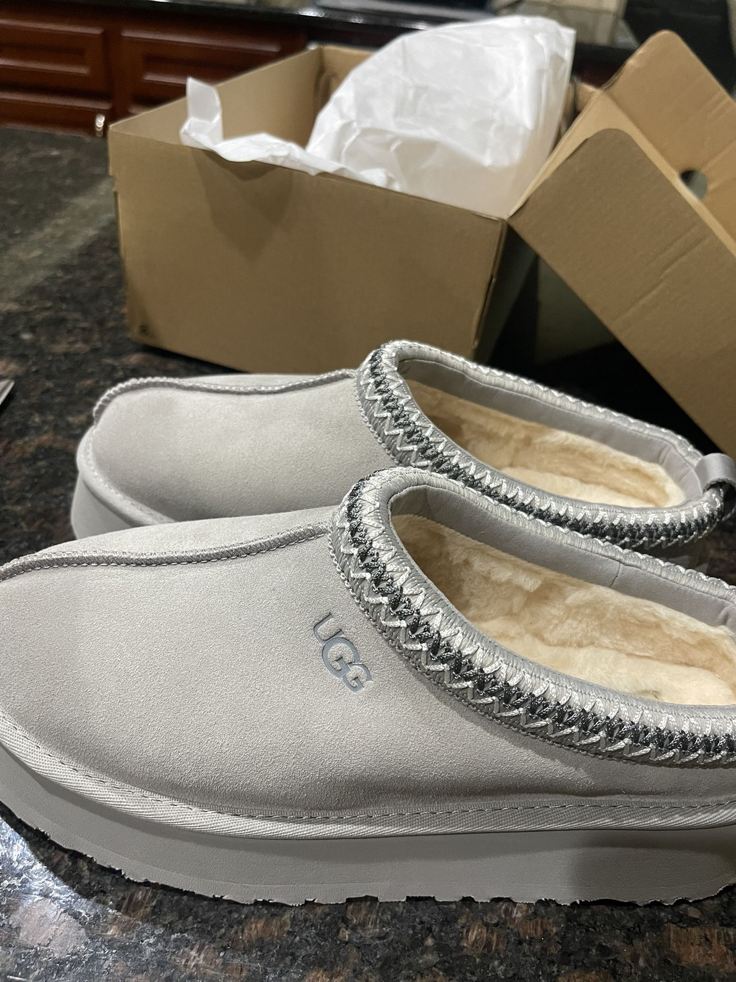 UGGs Seal Tazz
