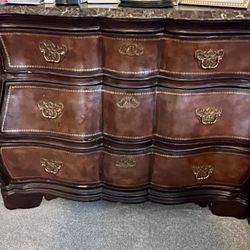 Thomasville Bombe Chest 