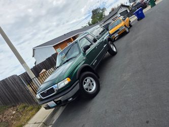 1999 Mazda B3000