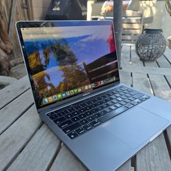 MacBook Pro 13" M1 (2020) 8GB/256GB Touch Bar — Like New