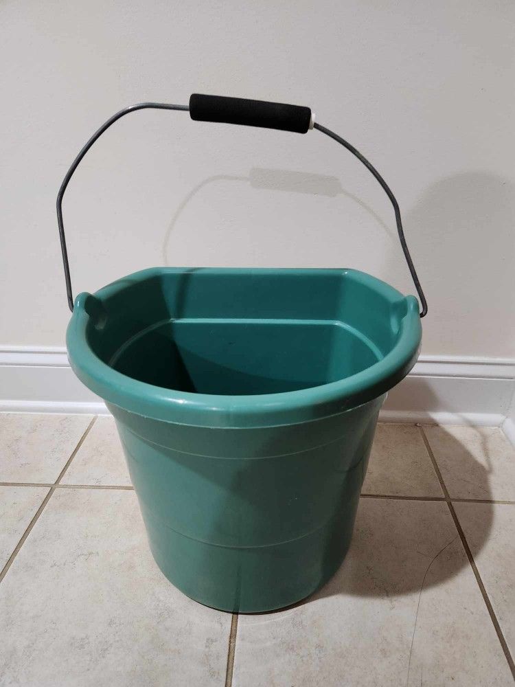 Large Heavy Duty Bucket approx 6-8 gallons