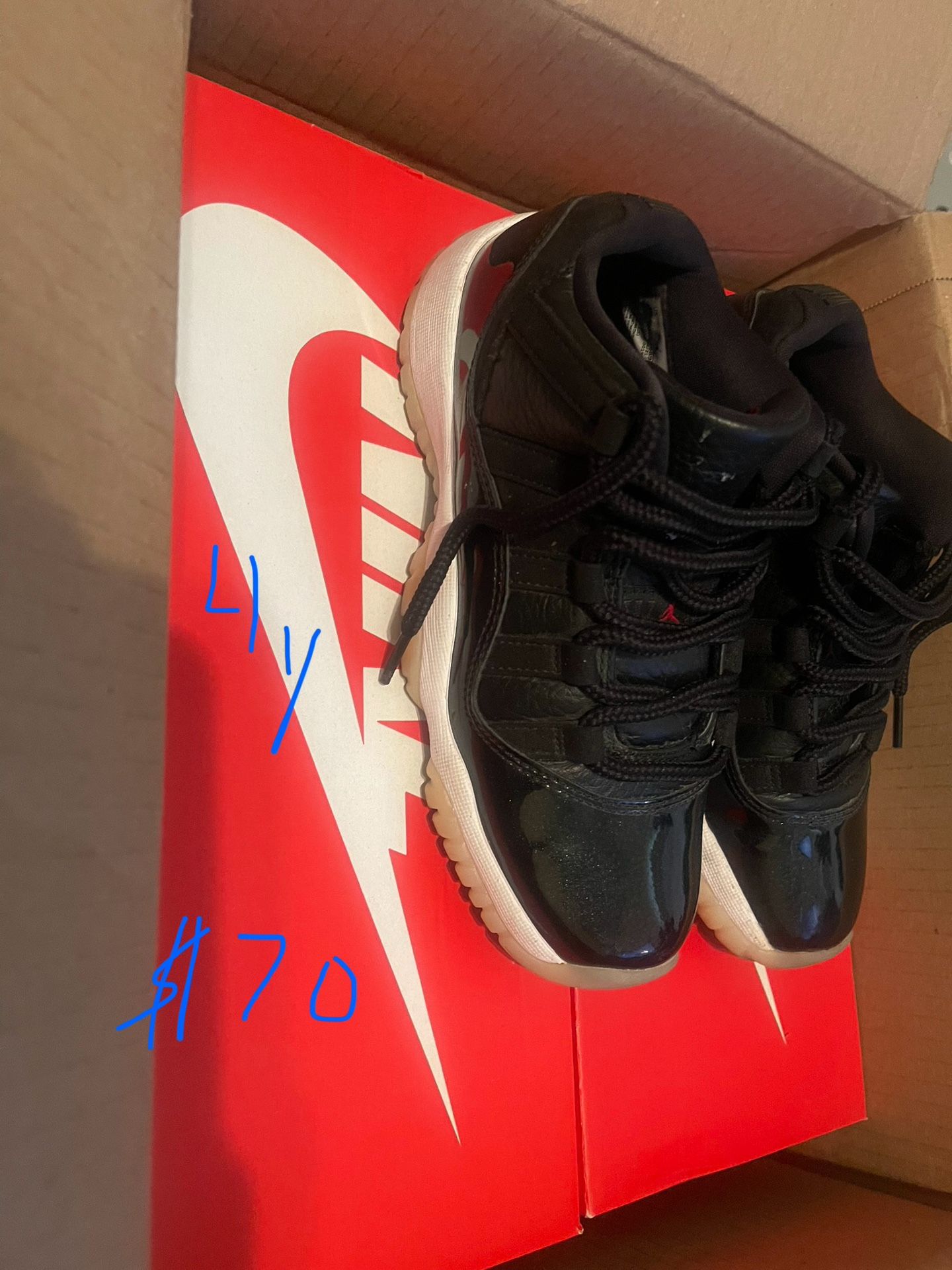 Jordan 11 72-10 Size 4y-5.5w