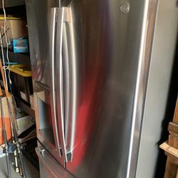 General Electric Refrigerator (Like New) Only Used Approx One Year. Paid $2300 New. No Need For It I Live In A Fifth Wheel Now..