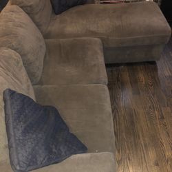 brown sectional Couch + Pull Out Bed ( Need Gone)