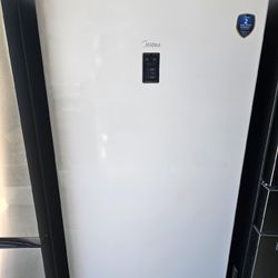 Midea 17 Cu. Ft. Upright Freezer
