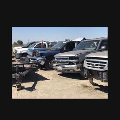 Partes De Chevy Y Mas De 200 Carros Para Partes 