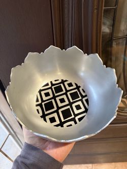 Metal decorative bowl