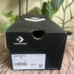 Size 9 Women converse 