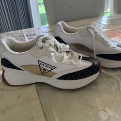 New!! Never worn. Guess womens sneakers, size 9