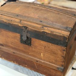 Antique Mini Trunk 