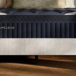 Cal. King Mattress – DreamCloud Hybrid Luxe – Medium‐Firm – Like New – FREE Local Delivery