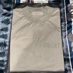 Essential Shirt Size Large 