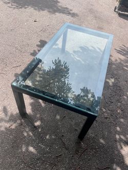 Glass coffe table (metal base) Mesa de centro de cristal (base de metal)