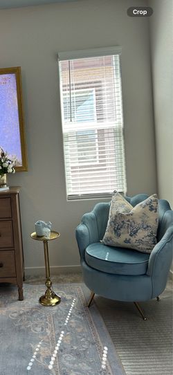 Accent chair blue