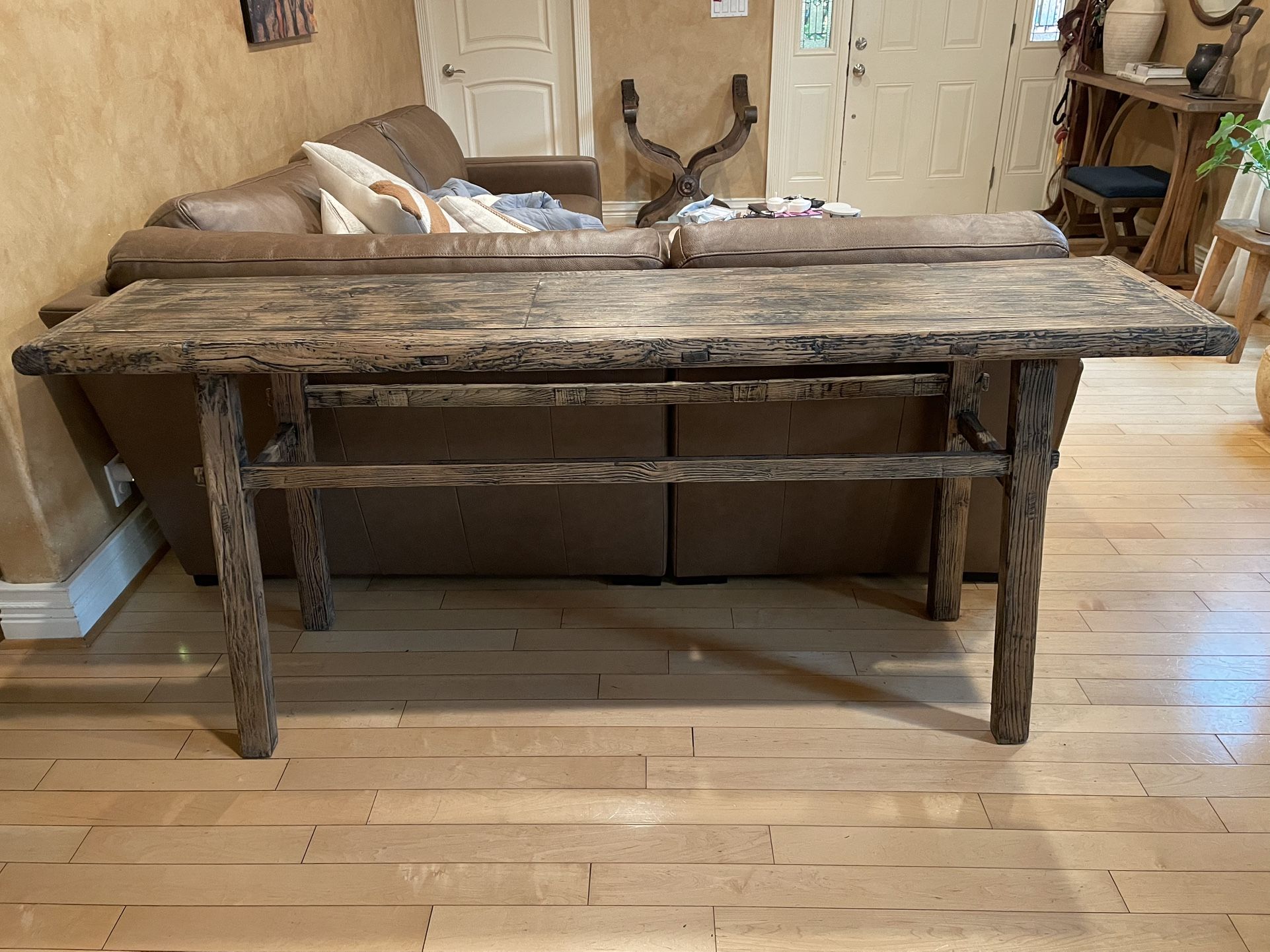 3R Studios. Console Table