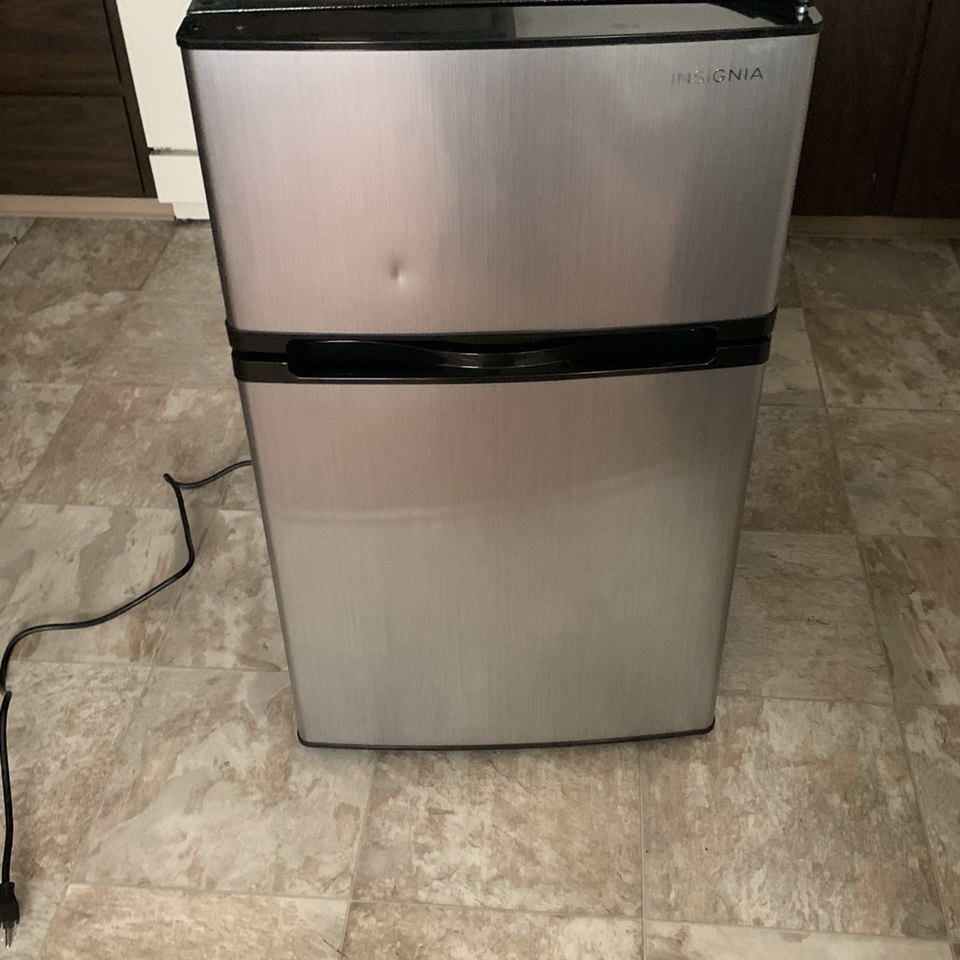 Insignia Mini Fridge $m$75