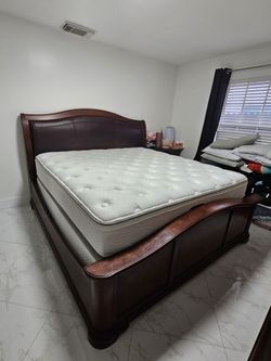 KINGSIZE bedroom Set Solid Wood and genuine leather