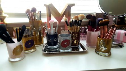 Makeup brush cup holder