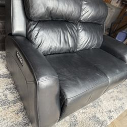 ELEGANT BLACK ITALIAN LEATHER POWER RECLINING SOFA