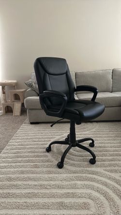 Black Faux Leather Office Chair – Excellent Condition