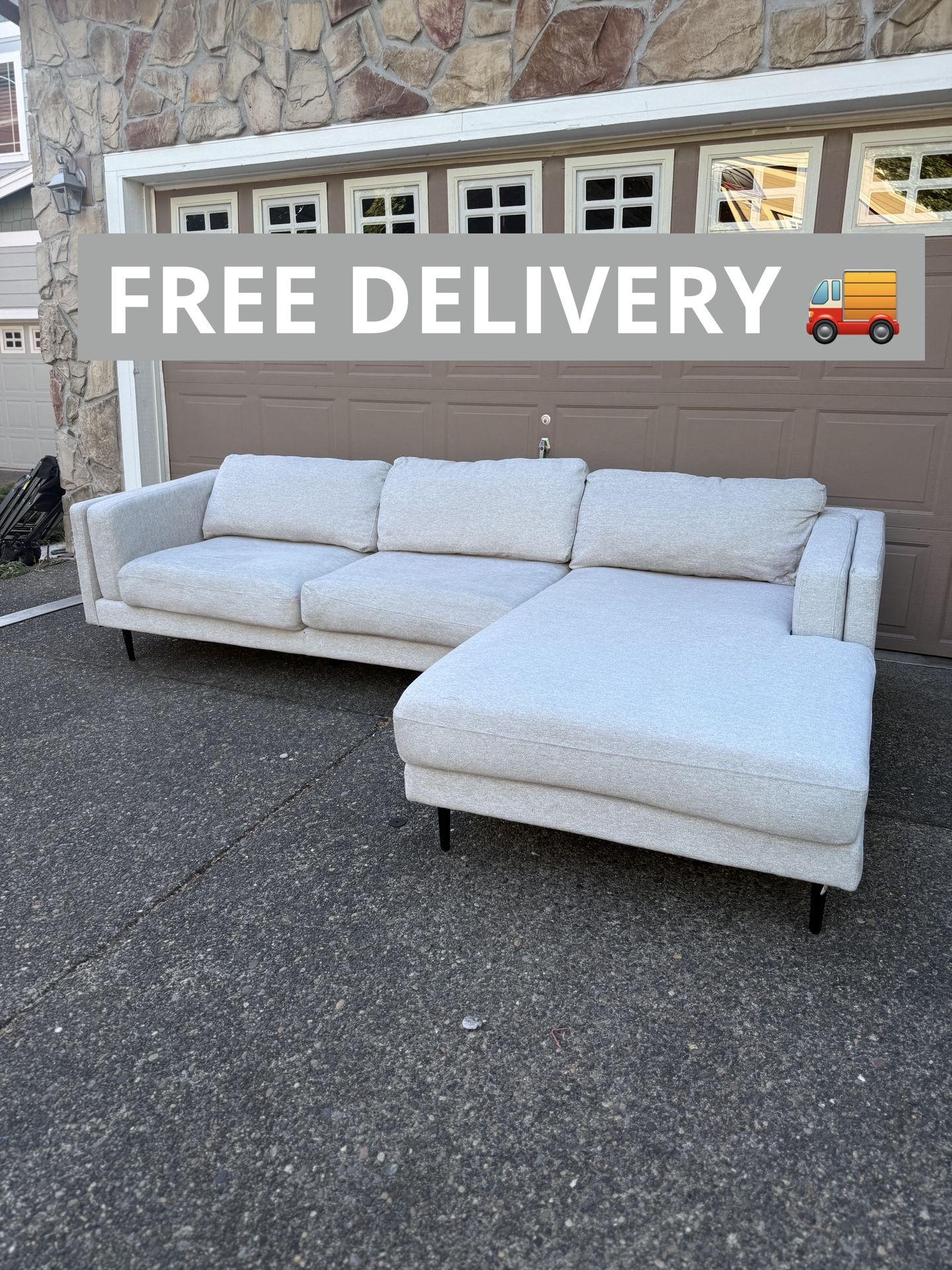 Light Gray Sectional Couch 🛋️- FREE DELIVERY 🚚