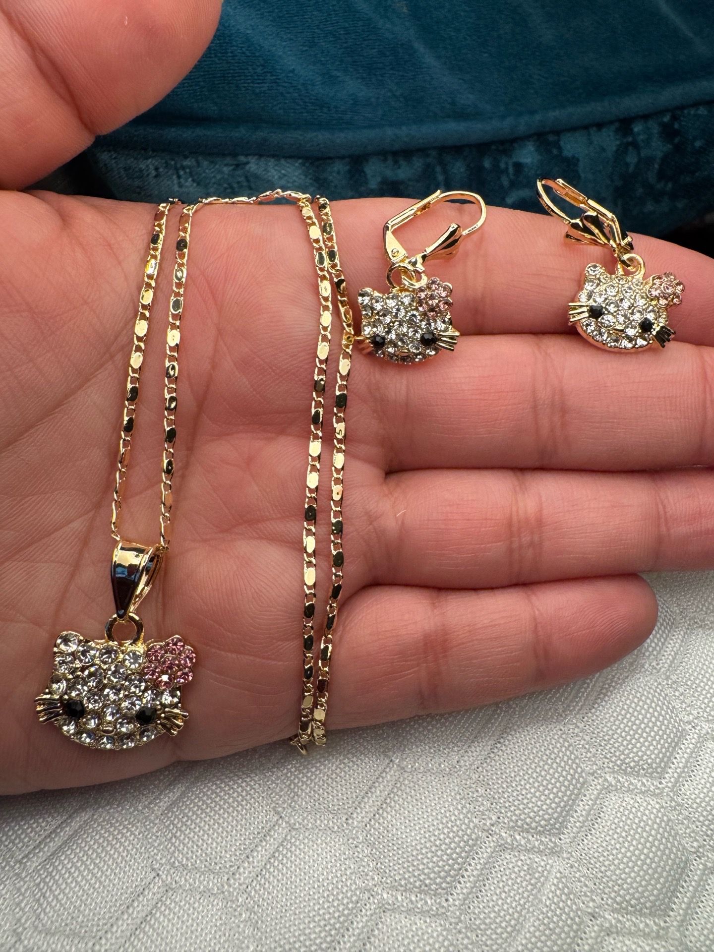 Hello kitty necklace set